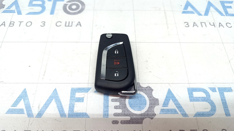 Ключ Toyota Rav4 19-20 3 кнопки, царапины