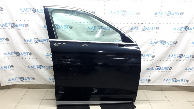 Дверь в сборе передняя правая Audi Q5 80A 18-25 keyless, черный LY9T, тычка, царапины