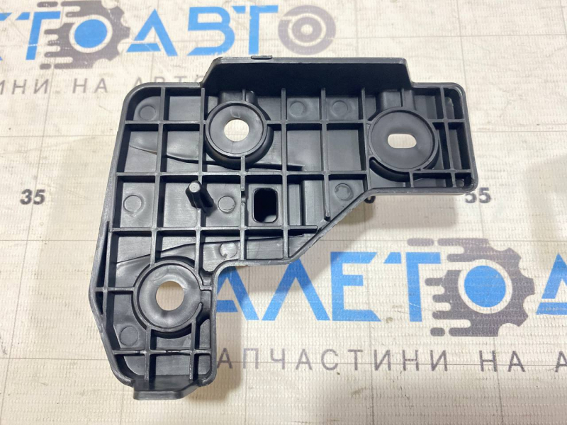 Крепление переднего бампера левое под фарой Volvo XC90 16-25 под тип 1