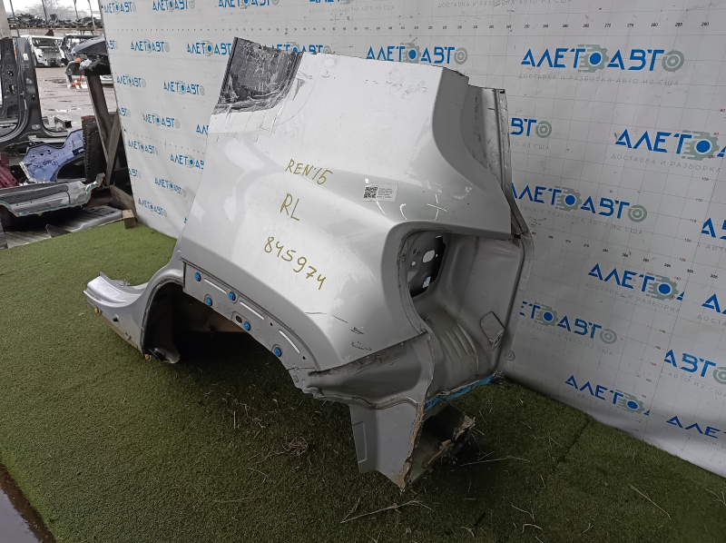 Четверть кузова для Jeep Renegade 2015-2024, с небольшими вмятинами и потертостями.