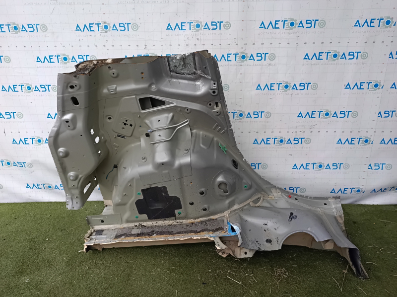 Задняя левая четверть кузова Jeep Renegade, с оригинальным номером 845974, в хорошем состоянии.