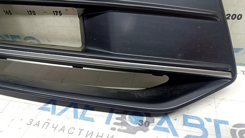Решетка переднего бампера правая Audi Q5 80A 18-20 с хромом, песок