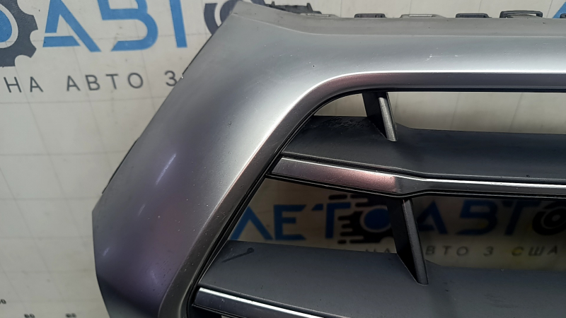 Решетка радиатора grill Audi Q5 80A 18-20 в сборе, с эмблемами, хром, под парктроники, песок, не заводское отверстие