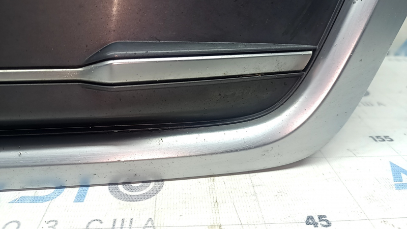Решетка радиатора grill Audi Q5 80A 18-20 в сборе, с эмблемами, хром, под парктроники, песок, не заводское отверстие