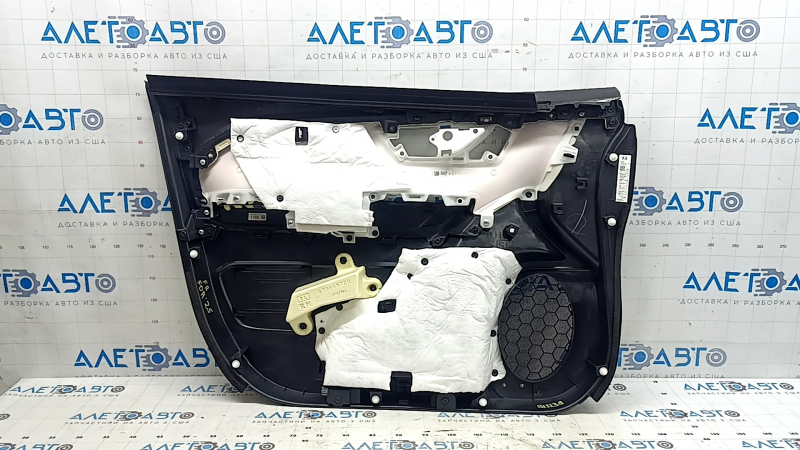 Обшивка двери передней правой Subaru Forester 25-26, без дефектов, Harman Kardon, с уплотнителем на месте.