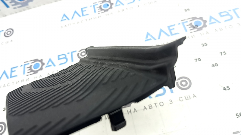 Накладка обшивки арки багажника правая Subaru Forester 25-26 черная, замята