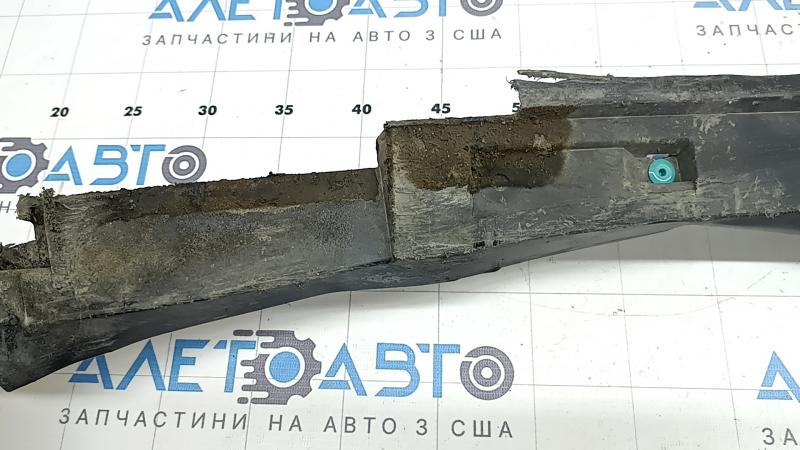 Порог левый Subaru Forester 25-26 структура черная, надрывы, царапины, замят