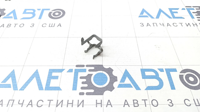 Скоба крепления топливной форсунки Subaru Forester 25-26 2.5
