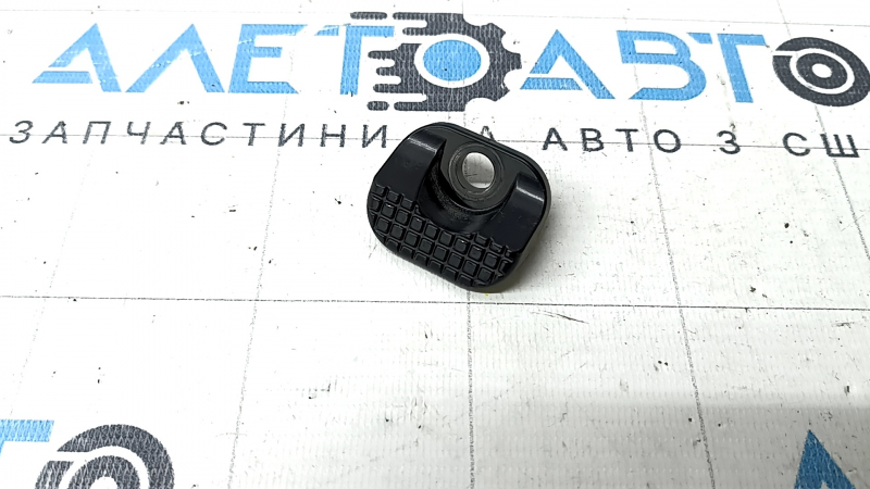 Отбойник двери багажника правый Subaru Forester 25-26 на двери