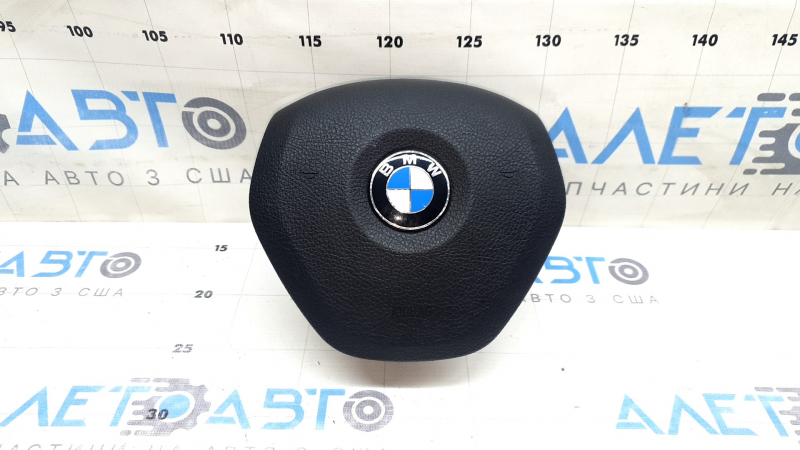 Подушка безопасности руля для BMW 3 F30, без дефектов, вид спереди.