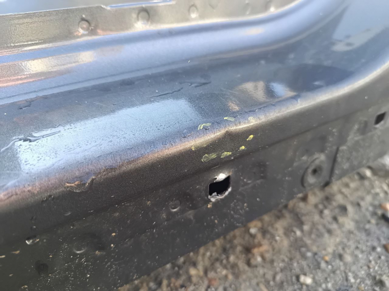 Деталь кузова Ford Fusion with some minor defects and a slight touch to the edge.