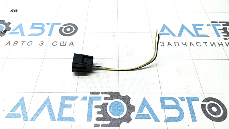 Фишка на датчик замка капота Subaru Forester 25-26