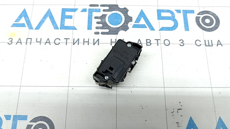 Кнопка центрального замка двери задней правой Mercedes X247 GLB 20-26 бежевая