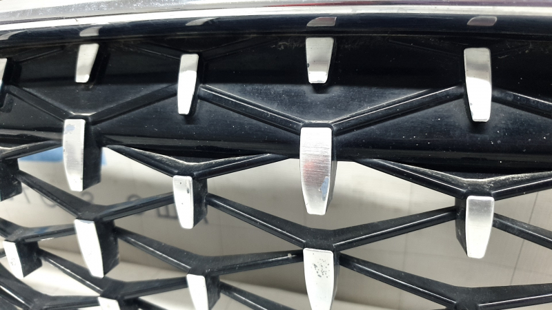 Решетка радиатора grill в сборе 2шт BMW 3 F30 4d 12-18 хром, вставки Diamond, сколы