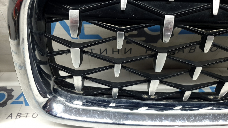 Решетка радиатора grill в сборе 2шт BMW 3 F30 4d 12-18 хром, вставки Diamond, сколы