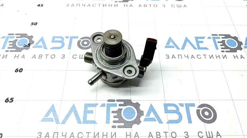 Топливный насос высокого давления для Mercedes GLB X247 2020-2026, вид спереди.