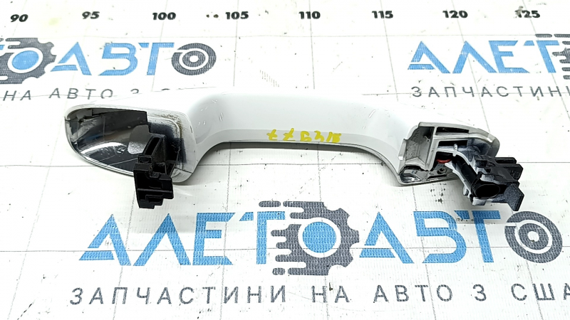 Хромированная ручка двери передней правой Mercedes GLB 2020-2026, вид сзади
