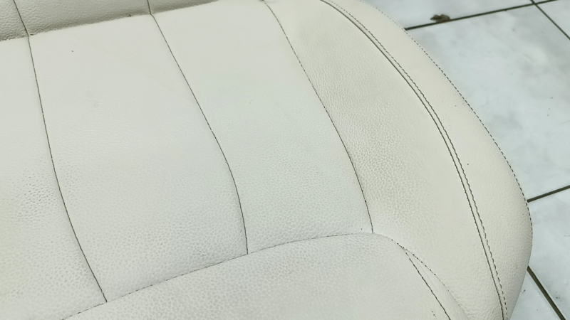 Сидение 2 ряда левое Mercedes X247 GLB 20-23 кожа бежевая, с черным ремнем безопасности, под чистку