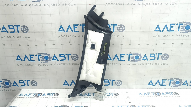 Накладка задней стойки перед форточкой левая Volvo XC60 18-26 черная