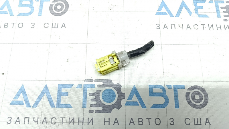 Фишка на датчик подушки безопасности передний правый Toyota Camry v55 15-17 usa на телевизоре