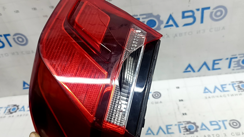 Фонарь внешний крыло левый VW Tiguan 18-24 usa, без накладки, разбито стекло, трещина