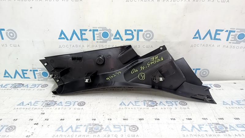 Накладка задней стойки нижняя левая Ford Focus mk3 11-18 4d черная, царапины