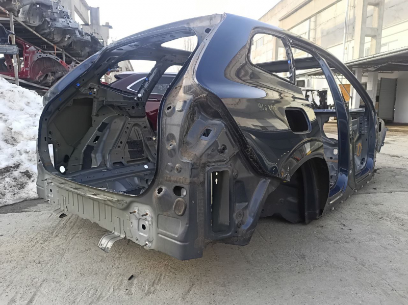 Четверть крыло задняя правая Volvo XC60 18-24 на кузове, синий 723, замята