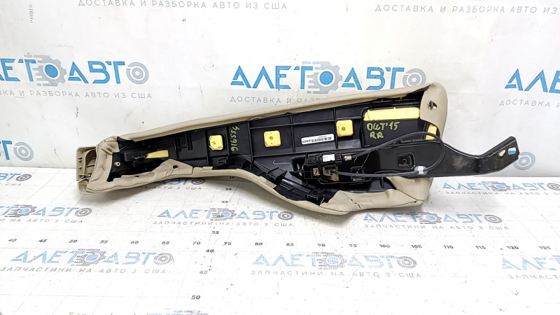 Накладка боковая задних сидений правая Subaru Outback 15-17 кожа бежевая, под химчистку