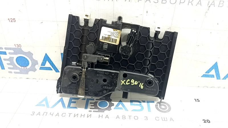 Бокс карман центральной консоли Volvo XC90 16-25 тип 1, хром, с накладкой под дерево береза, с подсветкой