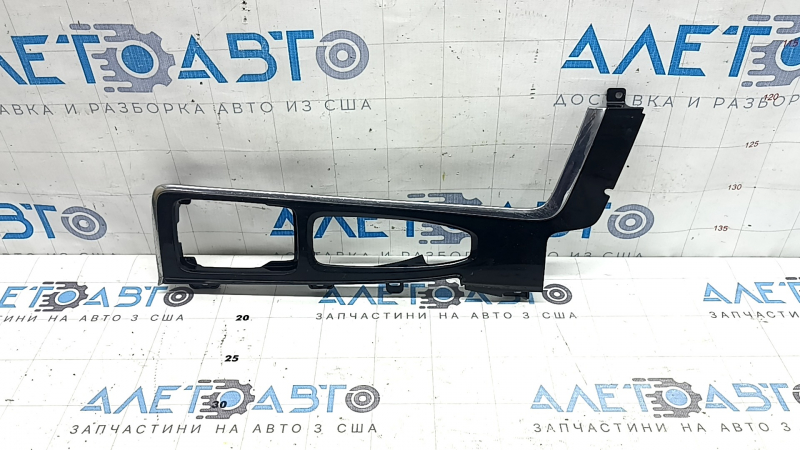 Накладка центральной консоли верхняя Volvo XC90 16-22 T5, T6, черный глянец, царапины, вздутый хром