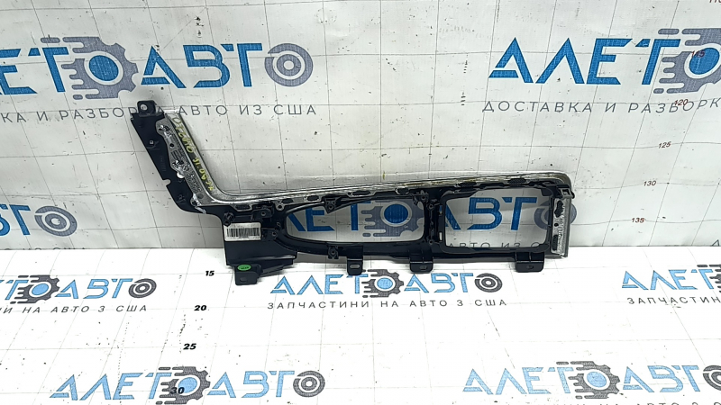 Накладка центральной консоли верхняя Volvo XC90 16-22 T5, T6, черный глянец, царапины, вздутый хром