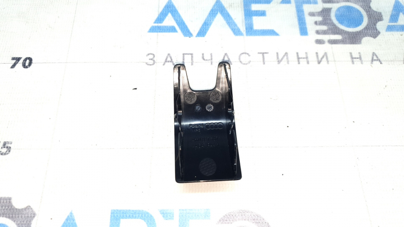Заглушка Isofix заднего ряда 3 ряд Audi Q7 16-26 черная