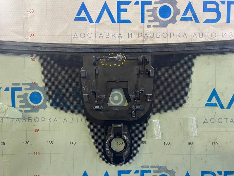 Лобовое стекло Audi A4 B9 17-25 под камеру и датчик дождя, песок, сломано крепление