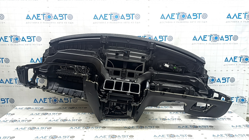 Торпедо передняя панель с AIRBAG Volvo XC90 17-25 тип 1, черная, с простой проекцией, тычка