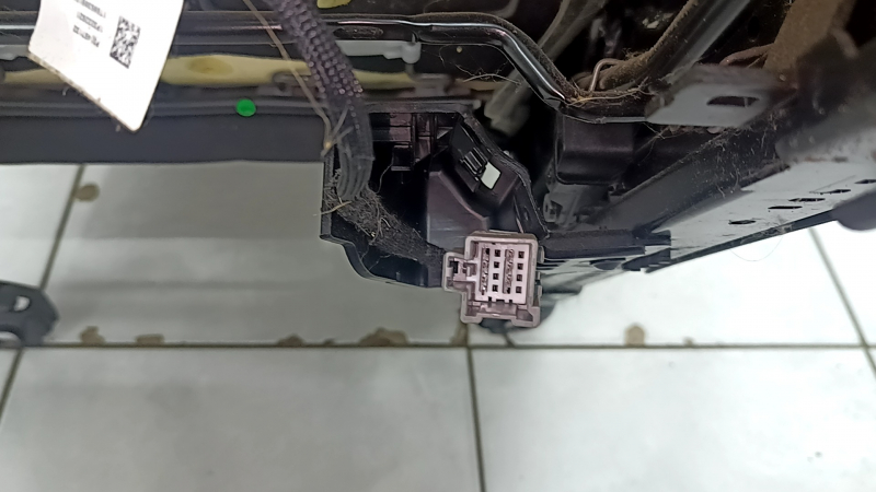 Заднее сиденье левое Volvo XC90 16-23 кожа черная под 3 ряда, замято, царапины