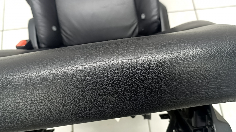 Заднее сиденье левое Volvo XC90 16-23 кожа черная под 3 ряда, замято, царапины