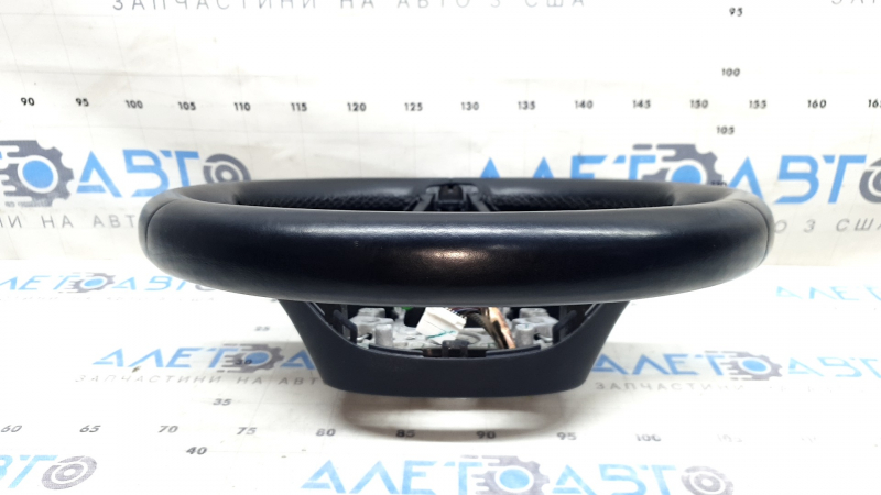 Крупный план руля Honda Accord, видно состояние и комплектацию.