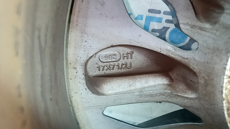 Маркировка на диске Honda Accord, подтверждающая его размер 17X7,5J.