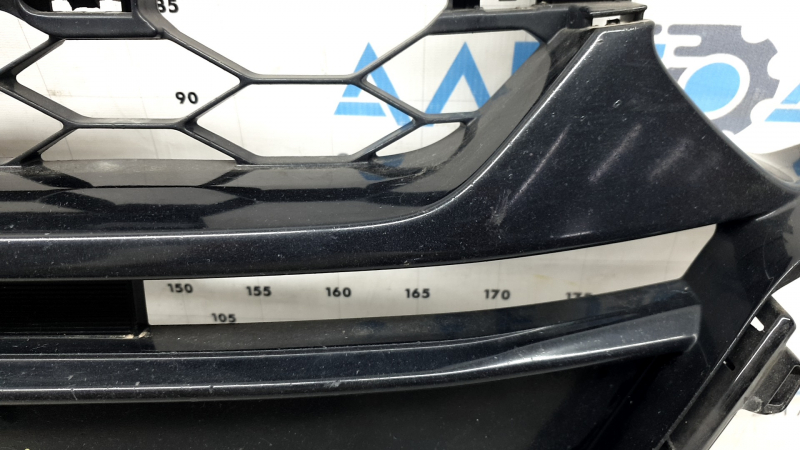 Решетка радиатора Honda Accord 18-22 черный глянец, сколы, царапины, незаводские отверстия