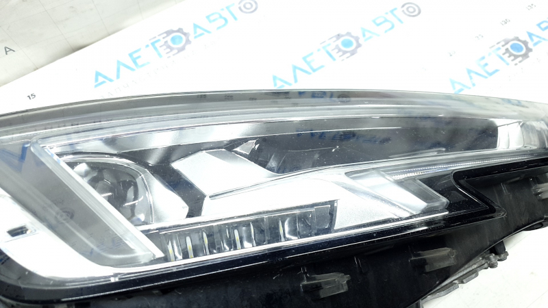 Фара передняя правая в сборе Audi A4 B9 17-19 Full LED