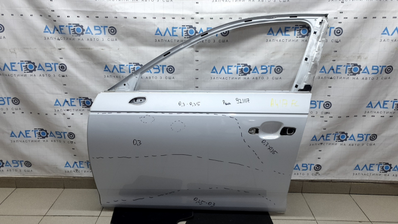Дверь голая передняя левая Audi A4 B9 17-19 белый LY9C, окрашена 0,3-0,35, вмятинки
