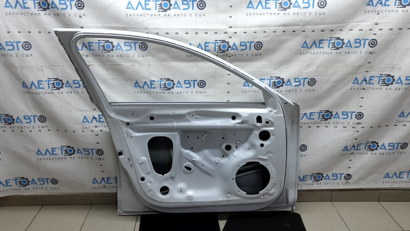 Дверь голая передняя левая Audi A4 B9 17-19 белый LY9C, окрашена 0,3-0,35, вмятинки