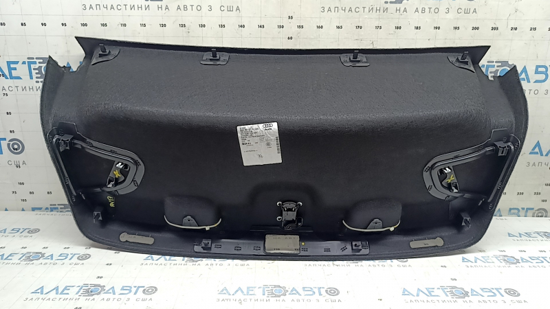 Обшивка крышки багажника Audi A4 B9 17-25 черная, царапины