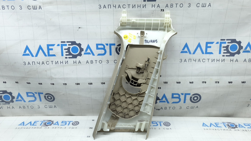 Накладка центральной стойки верхняя ремень левая Audi A4 B9 17-17 бежевая, под химчистку