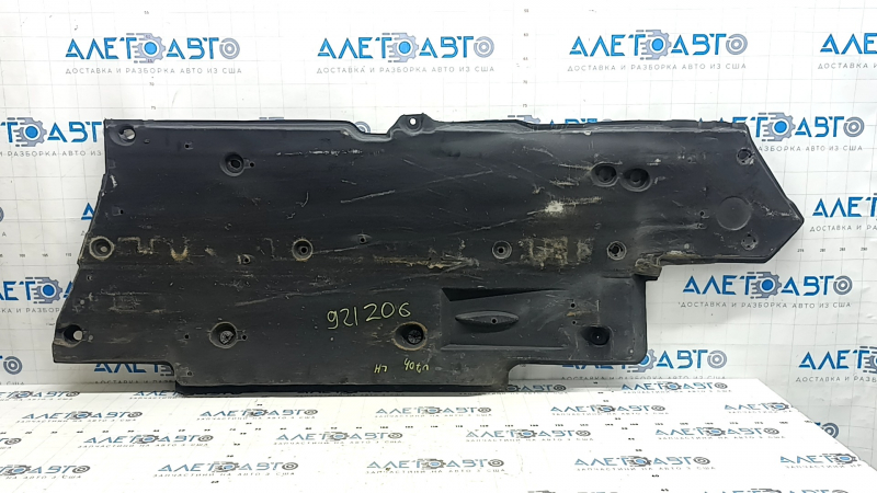 Защита днища левая Toyota Camry v70 18-24 примята, надорвана