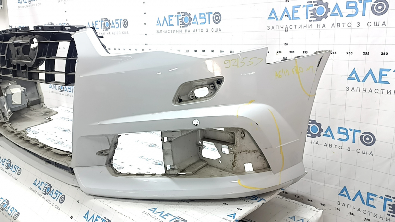 Бампер передний голый Audi A6 C7 16-18 рест s-line под парктроники, без заглушки, белый, царапины, трещины в креплениях, трещины, сломано крепление, надломнао крепление, после ремонта