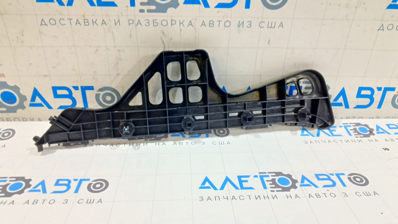 Крепление заднего бампера левое Toyota Prius V 12-17