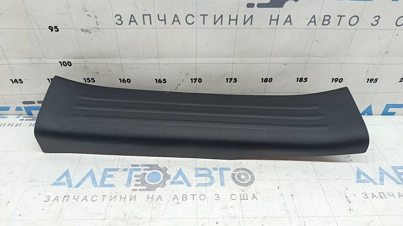 Накладка порога задняя правая Mazda CX-5 17-25 черн, царапины