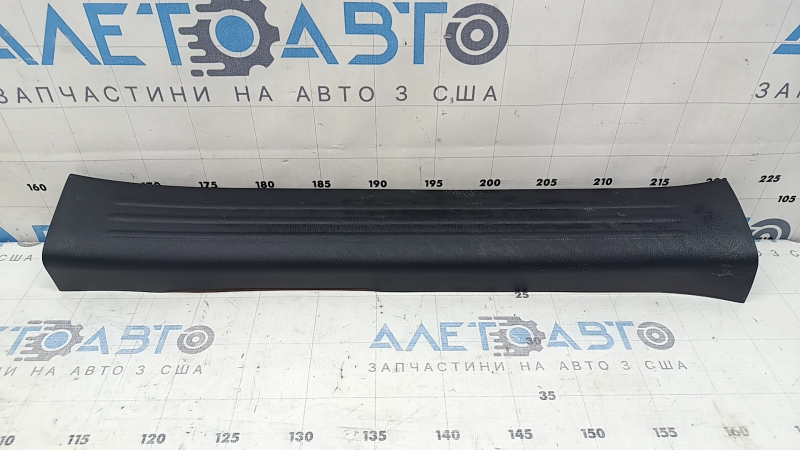 Накладка порога передняя левая Mazda CX-5 17-25 черная, царапины