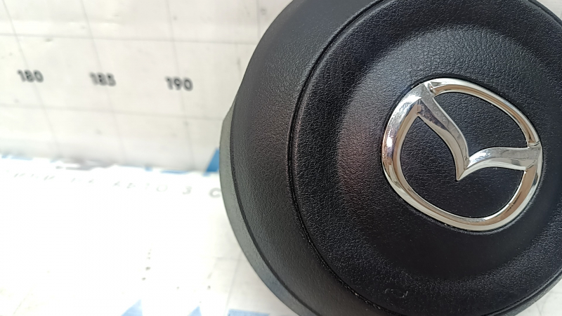 Подушка безопасности airbag в руль водительская Mazda CX-5 17-25 черная, царапины